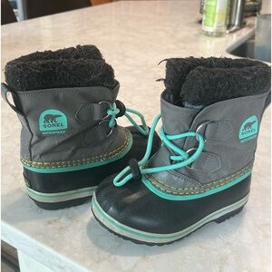 Sorel kids winter boot size 10